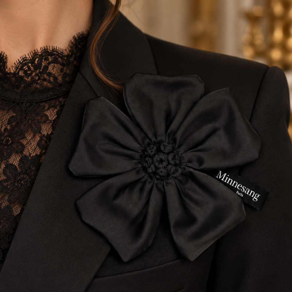 Flower brooch in black satin