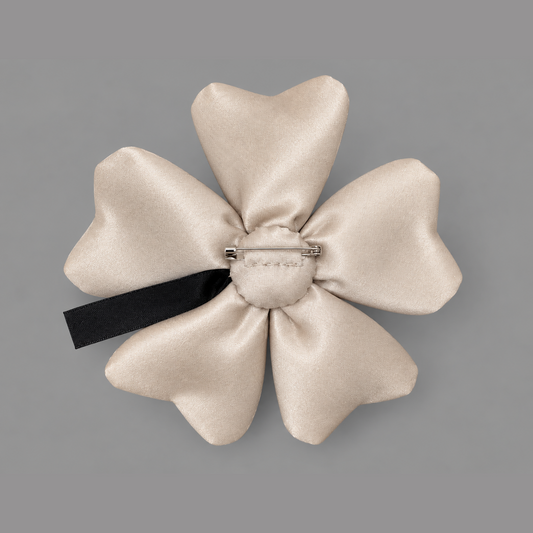 Flower brooch in silver