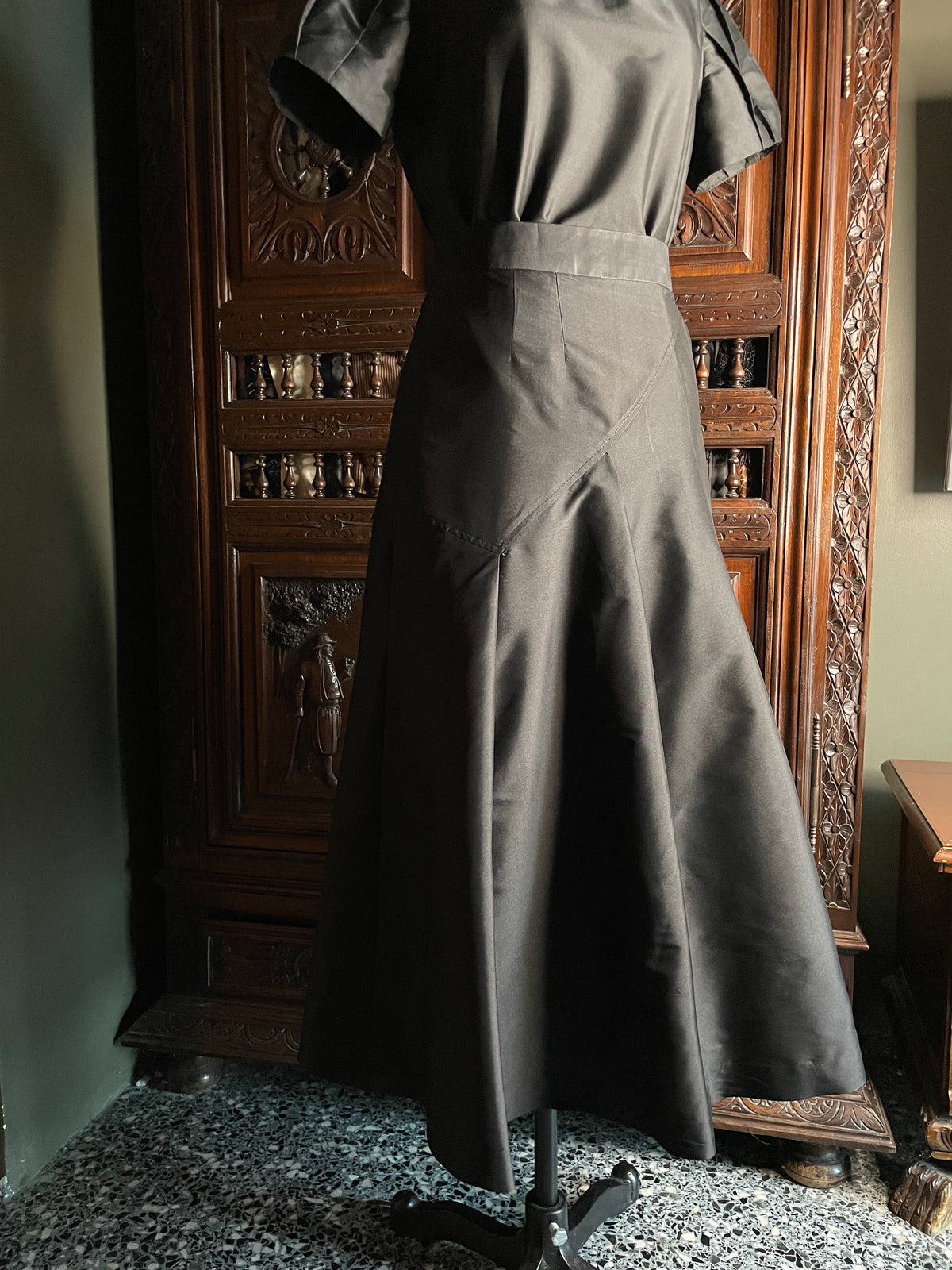 Christobal skirt in black satin