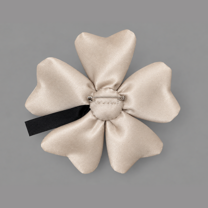 Flower brooch in silver