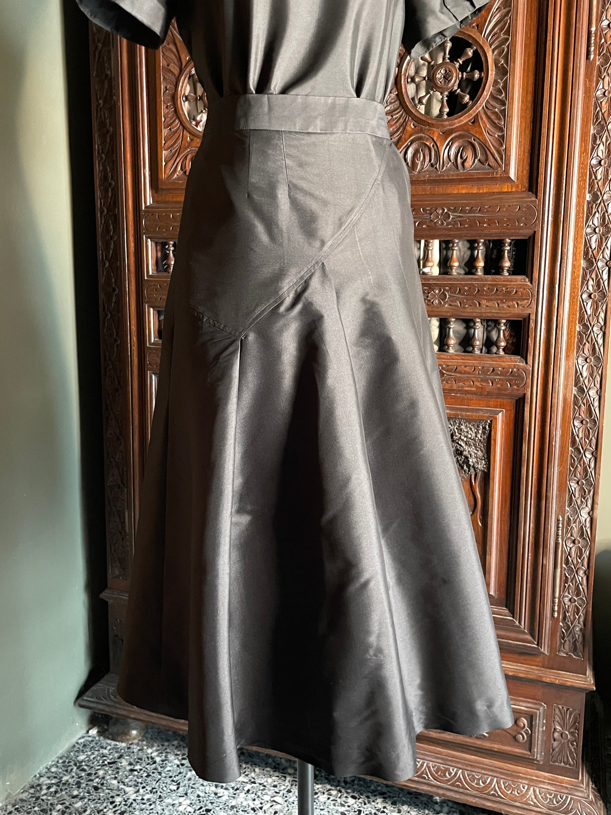 Christobal skirt in black satin