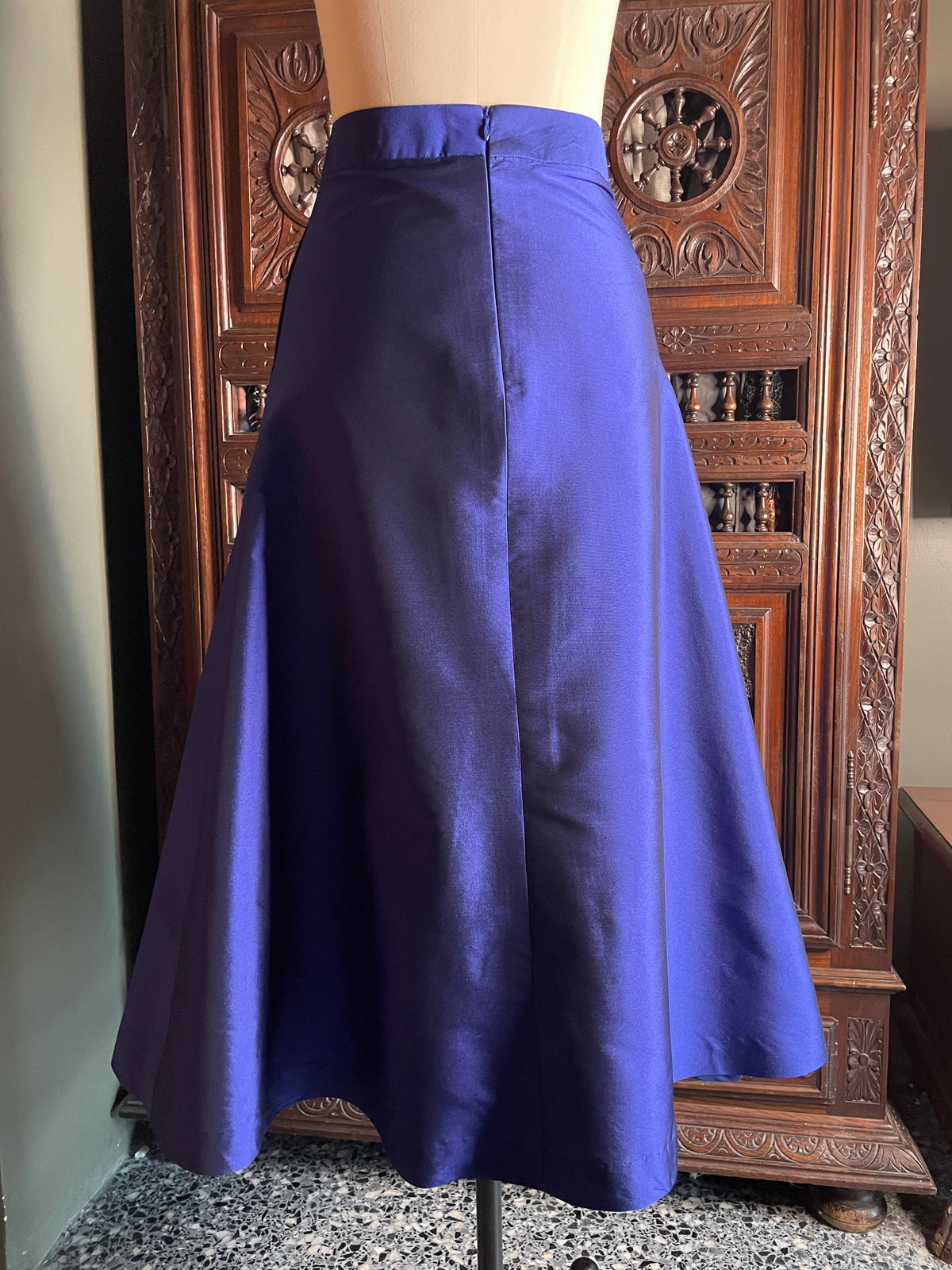 Madeleine skirt in royal blue satin