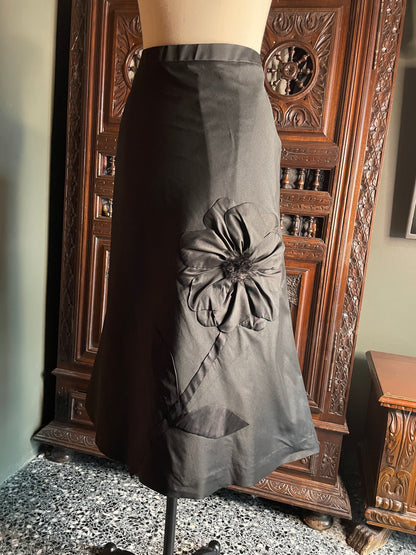 Madeleine skirt in black satin