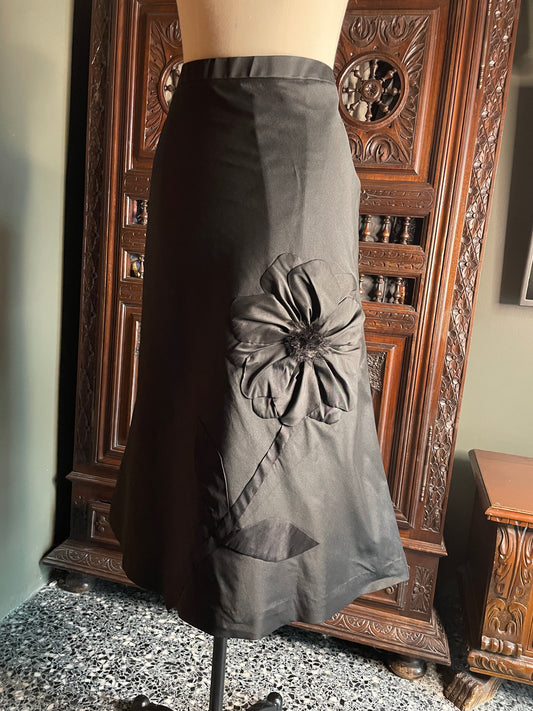 Madeleine skirt in black satin