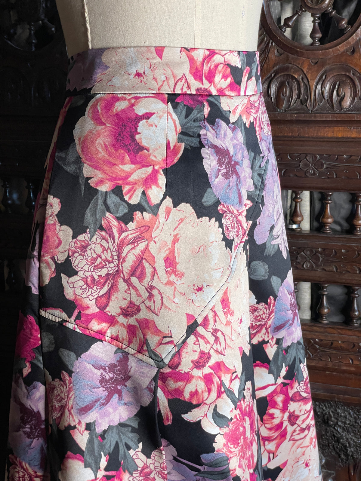 Christobal skirt in floral printed satin