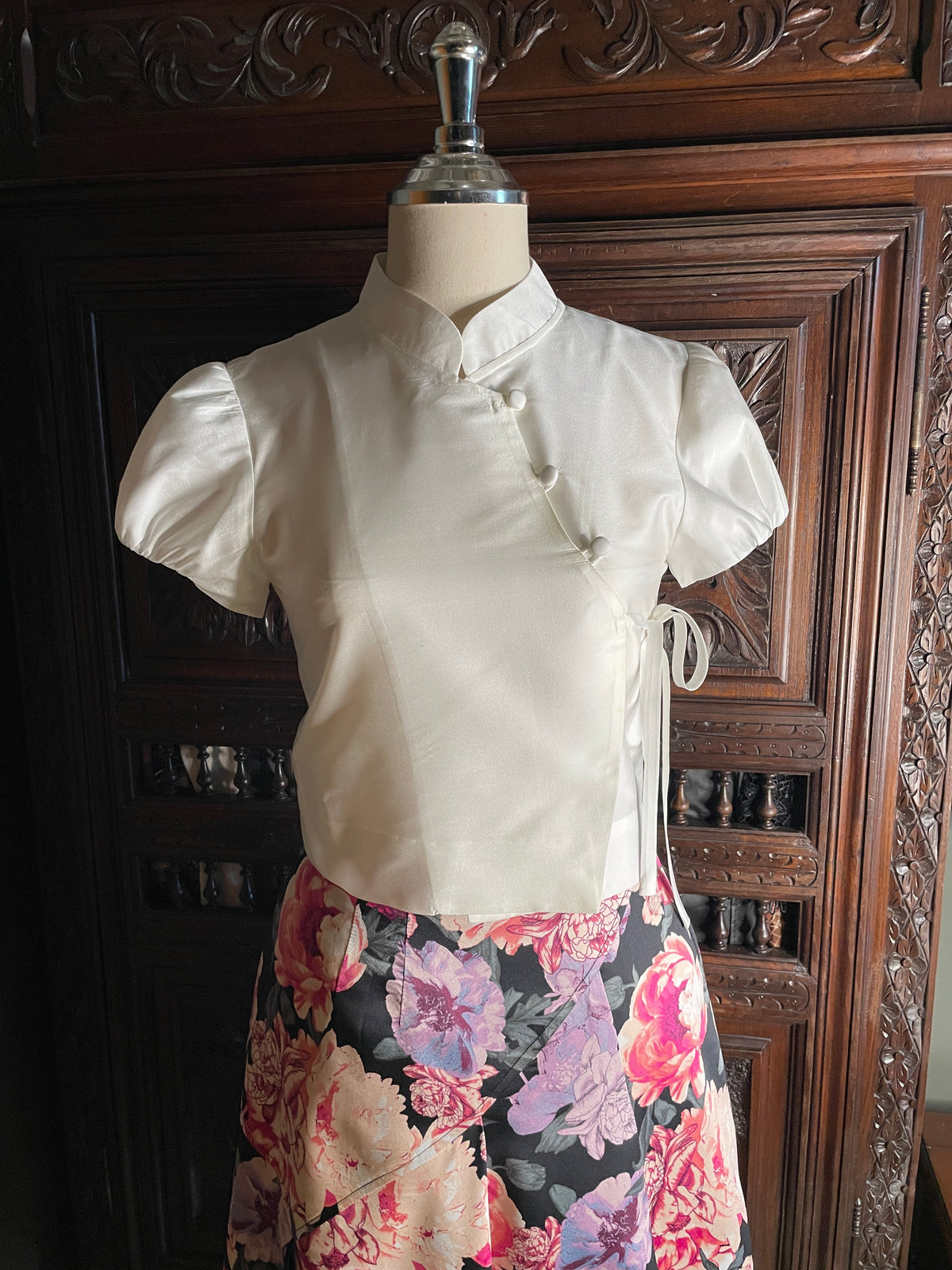 Madeleine shirt in ivory satin