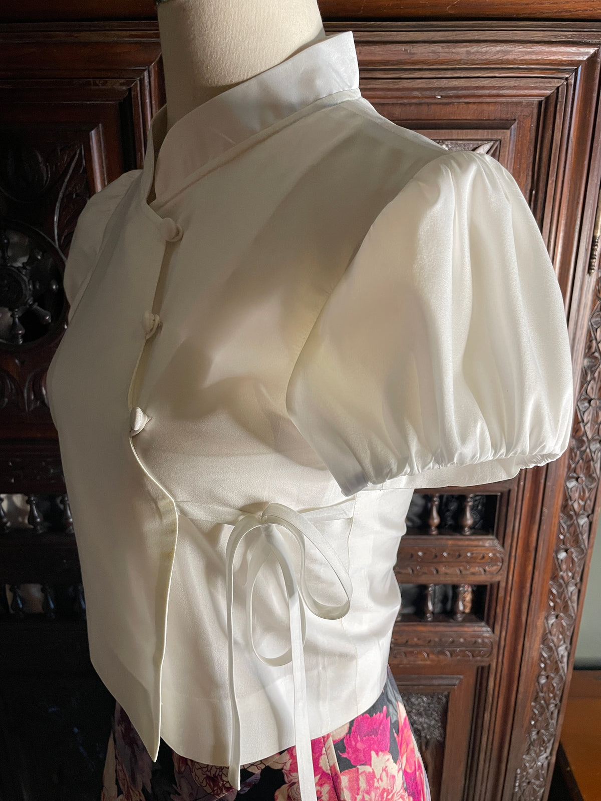 Madeleine shirt in ivory satin