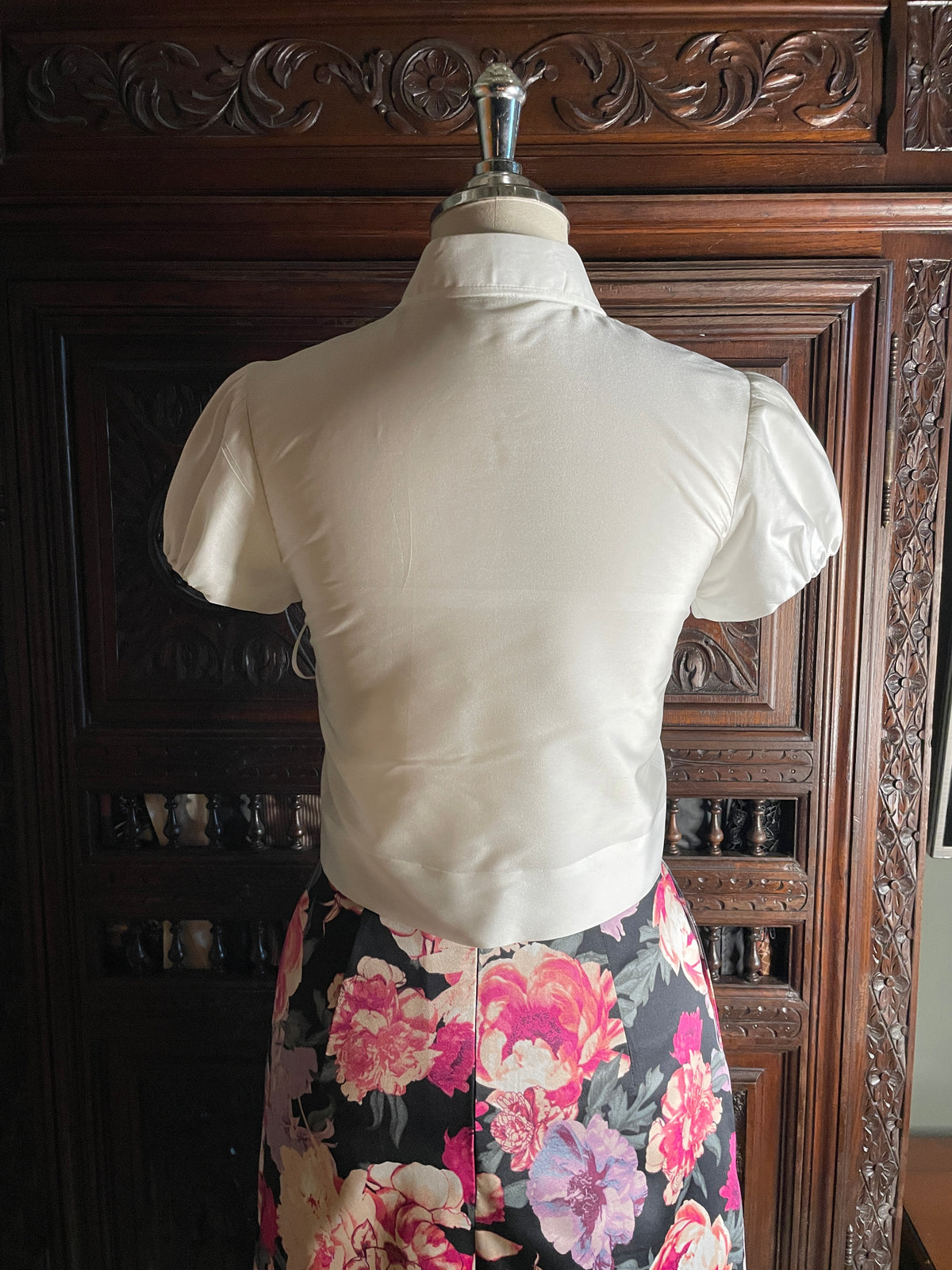 Madeleine shirt in ivory satin